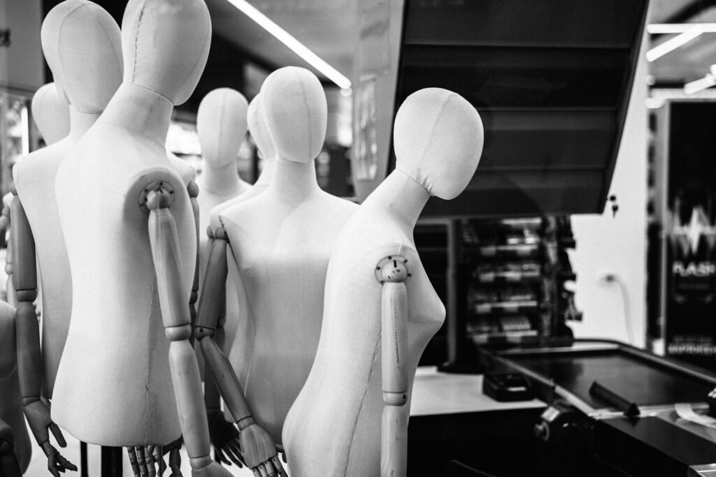 Maniquies blancos